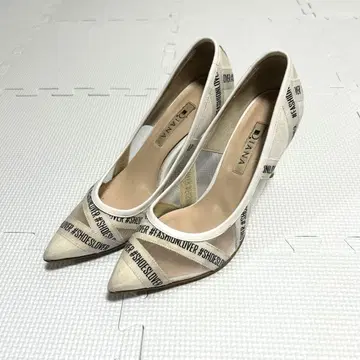 DIANA 로고 테이프 펌프스 23.5cm 화이트 메쉬