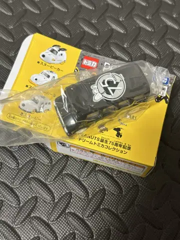 PEANUTS 75주년 기념 토미카 스누피 버스 블랙 SNOOPY