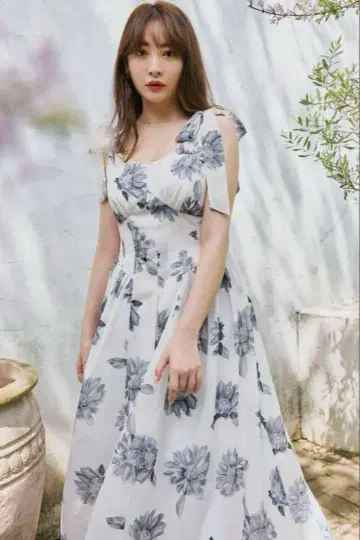 Herlipto Sunflower Printed Midi Dress M