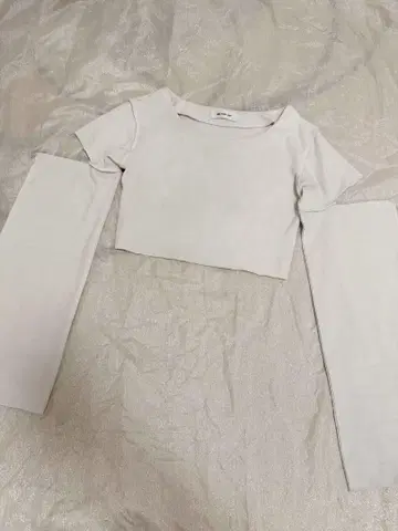 [새상품급] MELT THE LADY 상의 화이트
