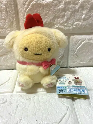 에비후라이노싯포 앉아있는 봉제 인형 강아지