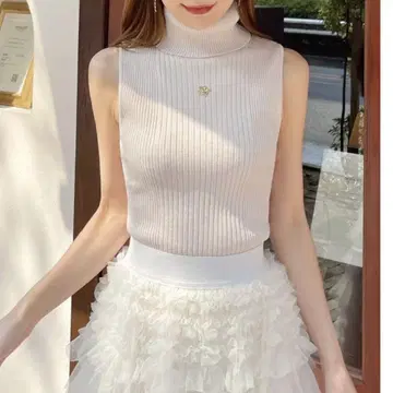 로얄 파티 터틀넥 슬리브리스