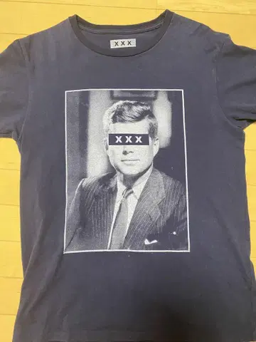 GOD SELECTION XXX 존 F 케네디 티셔츠 네이비 컬러