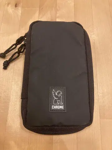 CHROME / TECH ACCESSORY POUCH