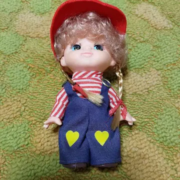 빨간 모자의 하트 인형