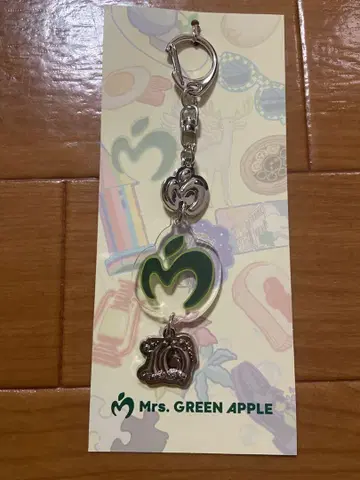 Mrs. GREEN APPLE 랜덤 참 키링 A 미세스 로고