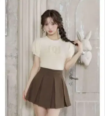 Darich 다리치 팬시 비즈 DD 로고 니트탑 아이보리