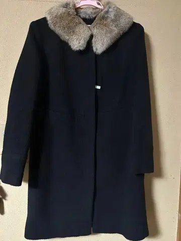 블랙 컬러 퍼 옷깃 롱 코트, 퍼는 탈부착 가능