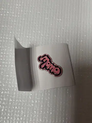 THIS IS FOR 허벅지 핀 배지