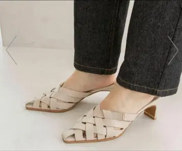 베이지 뜨개질 디자인 뮬