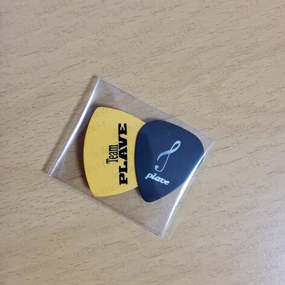 PLAVE 24 season's greetings guitar pick badge bulk sell