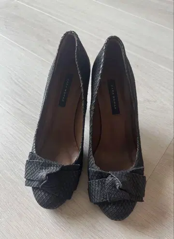 ZARA 블랙 리본 힐 펌프스 37