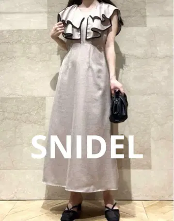 SNIDEL 프릴 칼라 슬리브리스 원피스