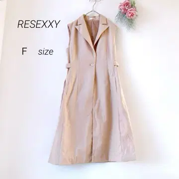 리젝시 RESEXXY / 슬리브리스 자켓 원피스 베이지