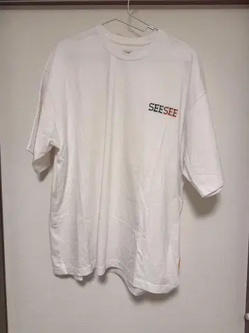 가격 협상 가능 SEESEE 화이트 반팔 티셔츠 L 사이즈