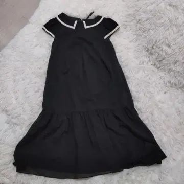 Rene 르네 칼라 블랙 반팔 훌 원피스 34