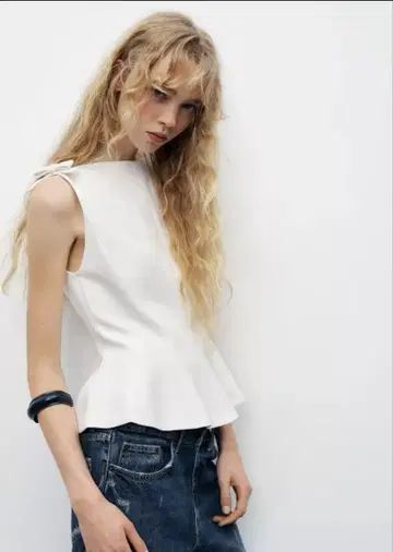 ZARA 화이트 페플럼 슬리브리스 탑
