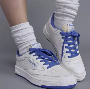 [미사용 새상품] TOSTALGIC Reebok 스니커즈 24cm