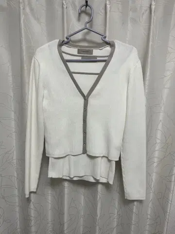 JUSGLITTY 화이트 앙상블