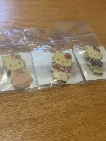 미사용 새상품 레트로 헬로키티 핀 배지 3개 세트