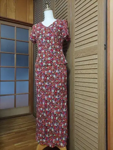 로라 애슐리 LAURAASHLEY 훌륭한 실크 스커트 수트