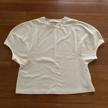 크림색 넉넉한 드롭 숄더 티셔츠
