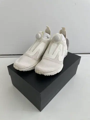 미사용 새상품 Reebok 펌프 퓨리 화이트/아이보리 스니커즈