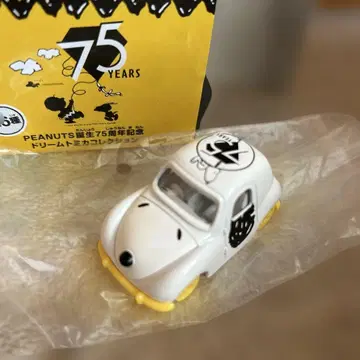 PEANUTS 탄생 75주년 기념 드림 토미카 스누피카