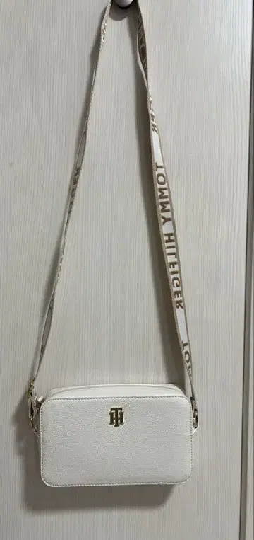 TOMYHILFIGER 화이트 숄더백 새상품급