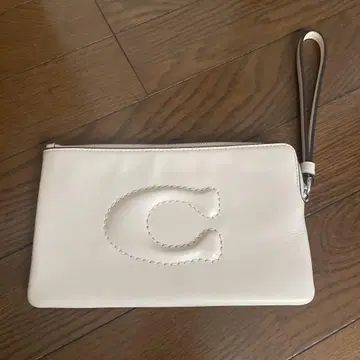 화이트 가죽 C 로고 파우치