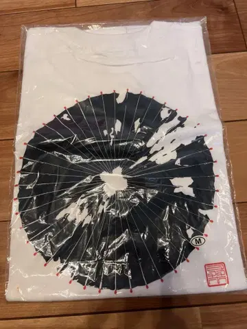 쿠와타 케이스케 도쿄 T셔츠 M사이즈