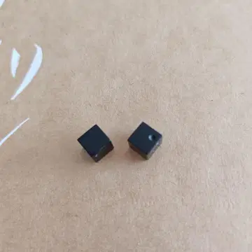 요건 레일 피어스 탑 옻칠 큐브 블랙 바바구리