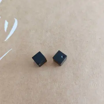 요건 레일 피어스 탑 옻칠 큐브 블랙 바바구리