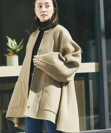 [미사용 새상품] 라이트 래글런 플레어 코트 피스타치오