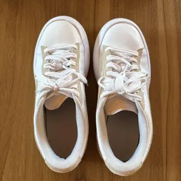 PUMA 스니커즈