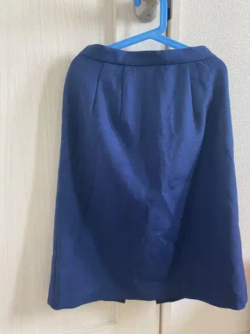 네이비 무릎 기장 스커트