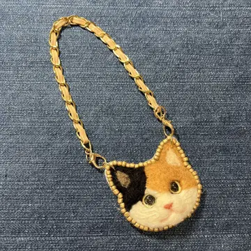 삼색 고양이 양모 펠트 백참 핸드메이드