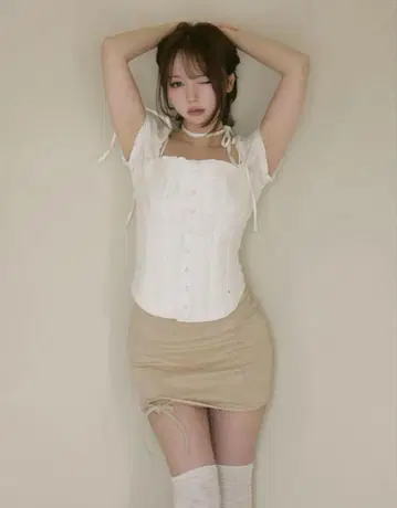 andmary Kitty frill blouse White