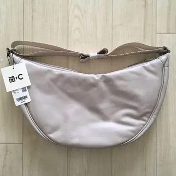 UNIQLO 유니클로 레더 터치 라운드 숄더백