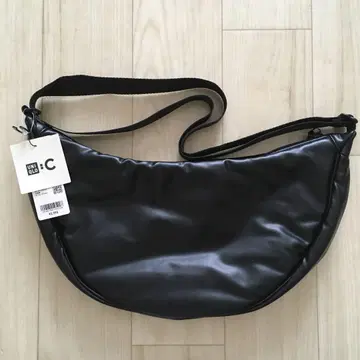 UNIQLO 유니클로 레더 터치 라운드 숄더백