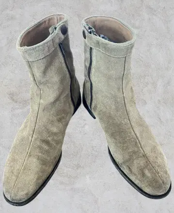 Common Projects 베이지 스웨이드 지퍼 부츠