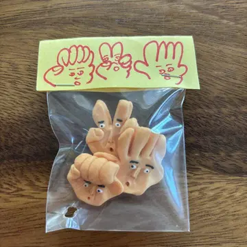 살짝 못난이 브로치 살짝 못난이 키링