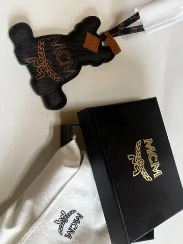 MCM 가죽 참