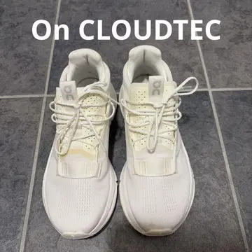 [ On CLOUDTEC ] 화이트 러닝화