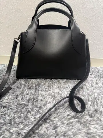 블랙 가죽 숄더백 소가죽