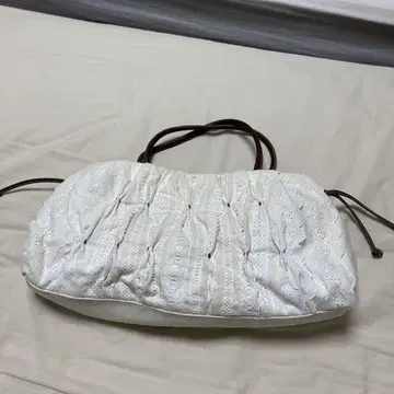 화이트 레이스 백
