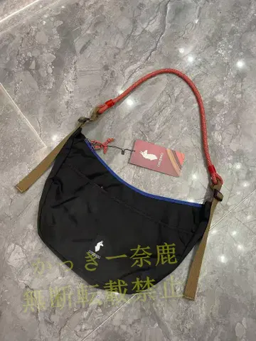 cotopaxi 검은색 숄더백, 빨간색 로프 핸들
