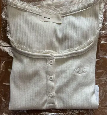 레이스 달린 화이트 캐주얼 상의 프리 사이즈 anyonemore