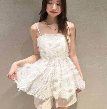 SNIDEL 튤 자수 베어 페플럼 TOPS