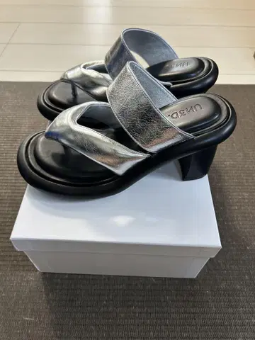 UN3D.PLUMP THONG 샌들 37